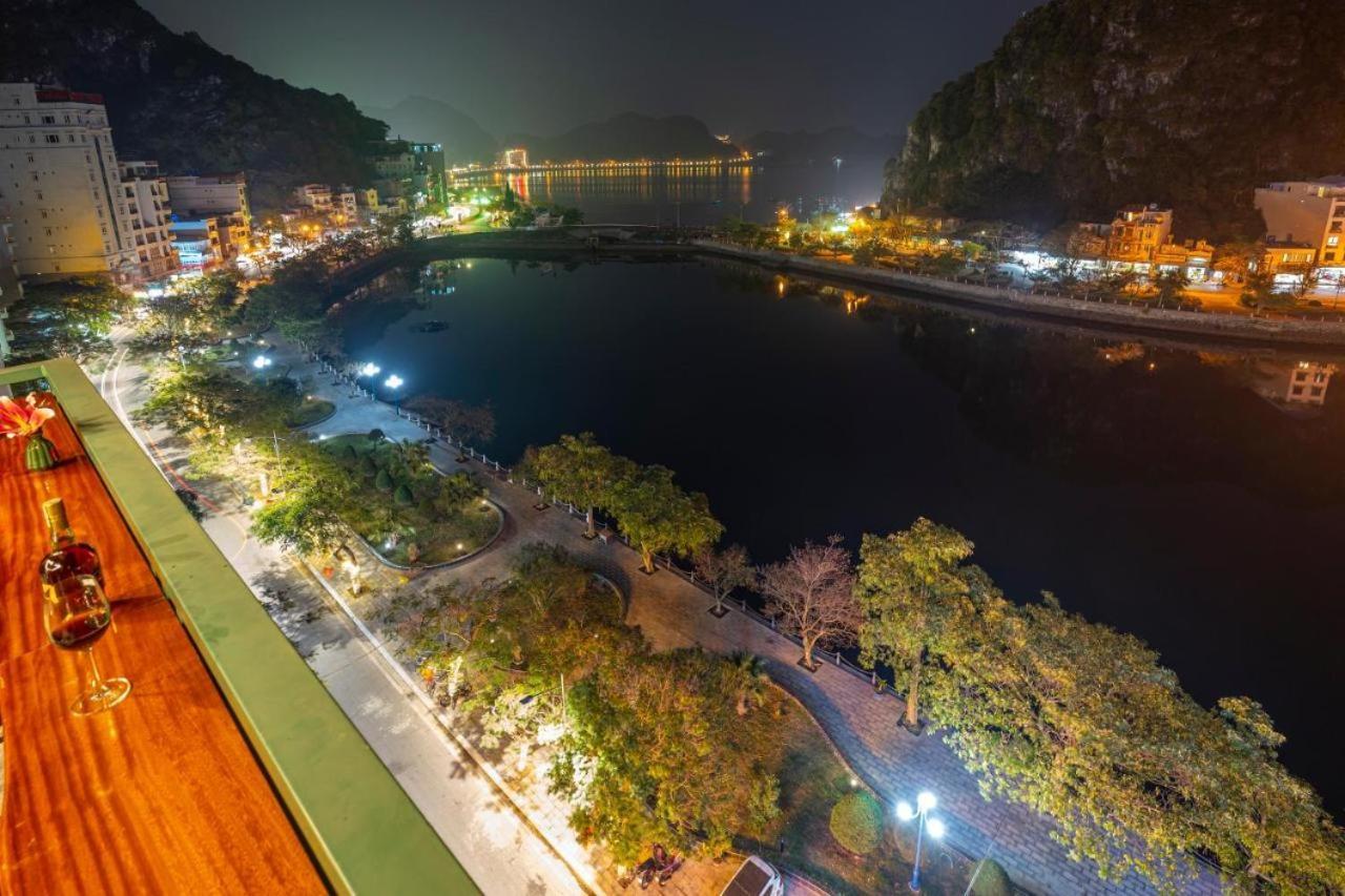 Aroma Cat Ba Sea View Hotel Chan Chau Exterior photo